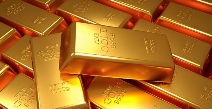 Safe-Haven Surge: Gold Nears $2750, Silver Approaches $35